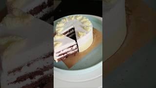 Trying to frost a cake #shortvideo