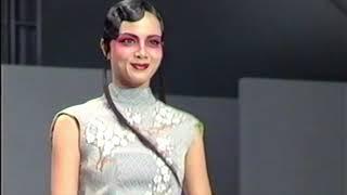 Tube Gallery : ELLE  Bangkok Fashion Week 2002