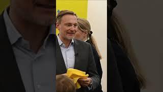 Torten-Attacke auf Lindner: Bei Wahlkampfauftritt beworfen