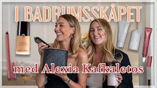 I BADRUMSSKÅPET MED ALEXIA