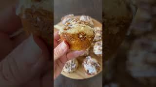 Easy Cinnamon Coffee Cake Muffins #muffins #coffeecake #cinnamon #breakfastrecipes #easybreakfast