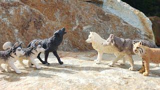 The Runaway Princess. Schleich wolfs