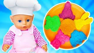 The baby doll is hungry! Maya and Baby Annabell Doll cook Play-Doh cookies. Kids play with Mom.