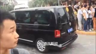 习近平遵义视察，女人喊冤被堵嘴按倒（三个视频合并）