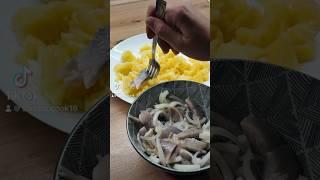 Самый простой и вкусный ужин#селёдка #shortsvideo #foodvideos #рецепти #ужин #вечеря