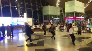 Flashmob tarian Zapin kat KLIA... Slamber jer diorang ni... Terbaik!!!