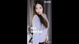 Long-haired beauty | Gray shirt and shorts | Singing and dancing | Dance_Girl_ejQA