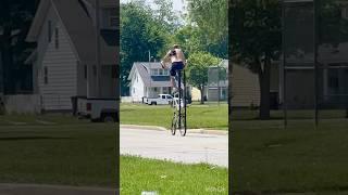 САМЫЙ БОЛЬШОЙ ВЕЛОСИПЕД#прикол#funny#fannyvideo#bike#extreme#экстрим#tiktokvideos#cycling#comedy#bmx