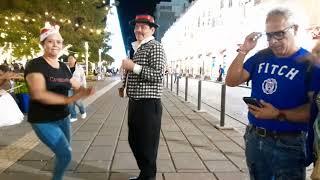 SIN COMBOS MUSICALES HACEN EL AMBIENTE EN PLAZA LIBERTAD