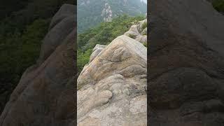 불곡산 V자 계곡 ~  암릉길과 명품소나무