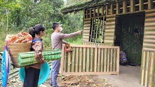 The kind man and the poor orphan girl Tieu Bong worked together to make the doors for the new house.