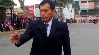 Bandera del PERÚ en la plaza de armas