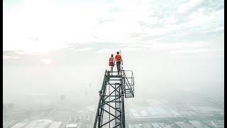 Russian couple climb the highest construction site in the world