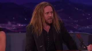 Tim Minchin and Matildas Perform "When I Grow Up" on Conan