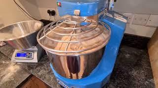 IGF Fornitalia 3100 Mixer mixing up 4kg dough...it's so quiet!