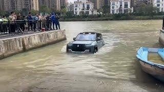 BYD Yangwang U8 crossing a rushing river, showcasing its water-driving performance