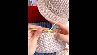 Crochet the transverse lines of the hat