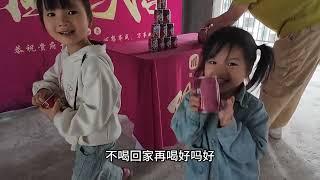 新房要装修了 越南媳妇笑的合不拢嘴 二娃带着爷爷奶奶去看新房 公婆也为儿子儿媳高兴