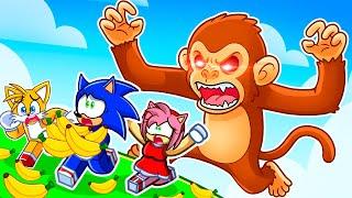 ESCAPE THE MONKEY IN ROBLOX WITH MY FRIENDS...