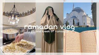 ౨ৎ ramadan vlog | desk makeover, volunteering, baking, Qur’an, chai tiramisu  ft. rocdeer