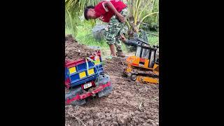 Borey RC teams is refilling up the lake near construction site.#excavator #rccars #rctrucks
