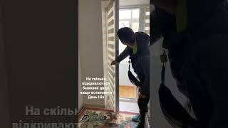 На скільки відкриваються балконні двері якщо на них встановити ролети День Ніч відкритого типу