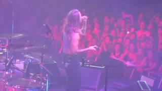 INCUBUS (Shot From On Stage!) and sings COMPLETE Dig