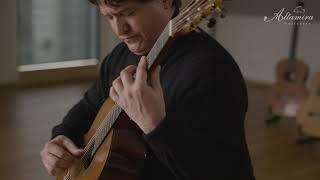 René Izquierdo plays 'Sonata in A Major, K 208' by Scarlatti on an Altamira L'Orfeo Classical Guitar