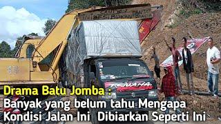 Harapan Perbaikan yang Kian Meredup #batujombaroad #excavator used as #tunnelcollapse