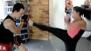 Treino de Kickboxing - Iniciantes - Aluna Dayane Zani - Prof° Leandro Moraes