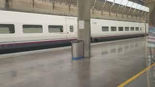 Sevilla Santa Justa a Madrid Puerta de Atocha 13-10-2023, saliendo de la estación en AVE S-100