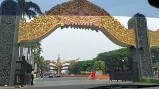 MULAI PADAT .. Gerbang TMII "Taman Mini Indonesia Indah" Jakarta