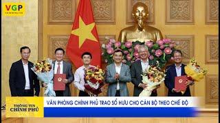 Văn phòng Chính phủ trao sổ hưu cho cán bộ theo chế độ