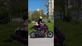 The right way to get your girlfriend on a motorcycle  #fyp #motogirl #motocouple #trend