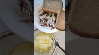 Невероятно скромный ужин, но какой вкусный.