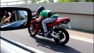 Honda CBR 600 RR vs BMW 740i [1080p]