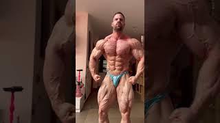 Pedro Navarro Delgado flexing