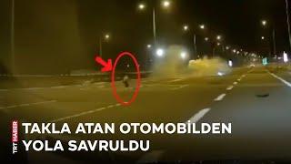 Küçük çocuk takla atan otomobilden yola savruldu: O anlar kamerada