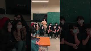 Yêu đương trong giờ học