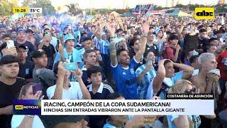 Así celebraron los hinchas de Racing frente a la pantalla gigante, en la Costanera Norte