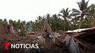 "Una cosa bien triste": en Acapulco piden ayuda mientras se acerca otro ciclón | Noticias Telemundo