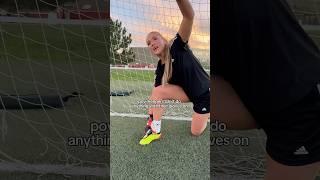 Goalkeepers can’t do ANYTHING with their gloves on #soccer #goalkeeper