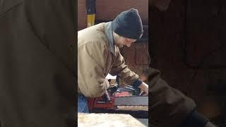 How to correctly tighten your chainsaw chain.