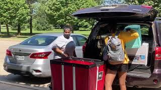 Michelle Gibson helps her daughter, Delainee, unload the car at Move-In Day at UIS ON 8-17-20.