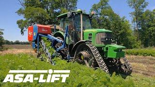 Carrot harvesting into boxes with CM-1000