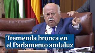 La bronca del presidente de Parlamento andaluz por poner la música del NODO a un diputado de Vox