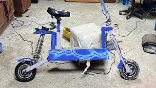 A schoolboy makes a very powerful electric scooter with his own hands!