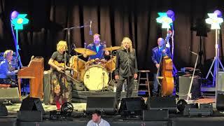 Robert Plant & Alison Krauss  When the levee breaks