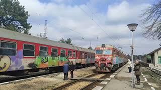 Crossing trains at Borovo station