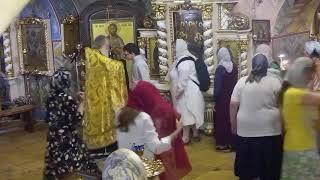 Молебен с акафистом Успению Божией Матери. Храм Успения в Путинках.